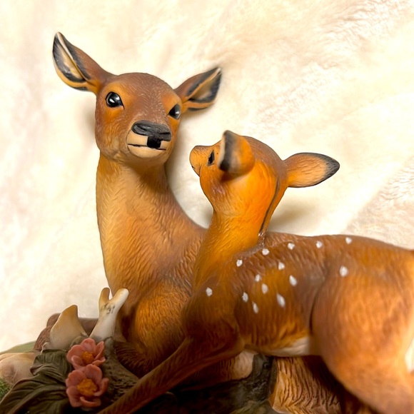 HOMCO. 1979 Vintage Masterpiece Porcelain Doe and Baby Fawn Deer Figurine. - Picture 5 of 11